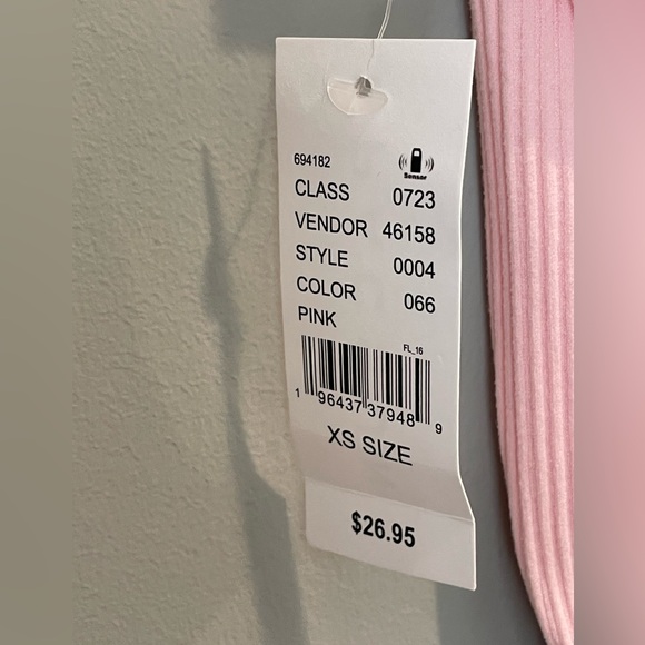 Pacsun Ribbed Notched Crop Top-Size XS‎ New with Tags - Picture 8 of 9